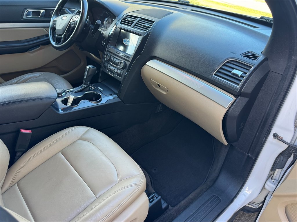 2017 Ford Explorer - $12,990