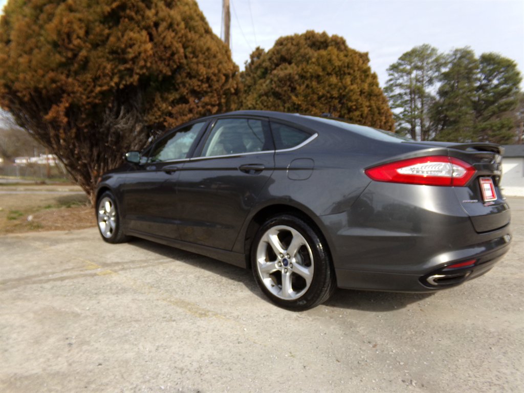 2016 Ford Fusion - $9,500