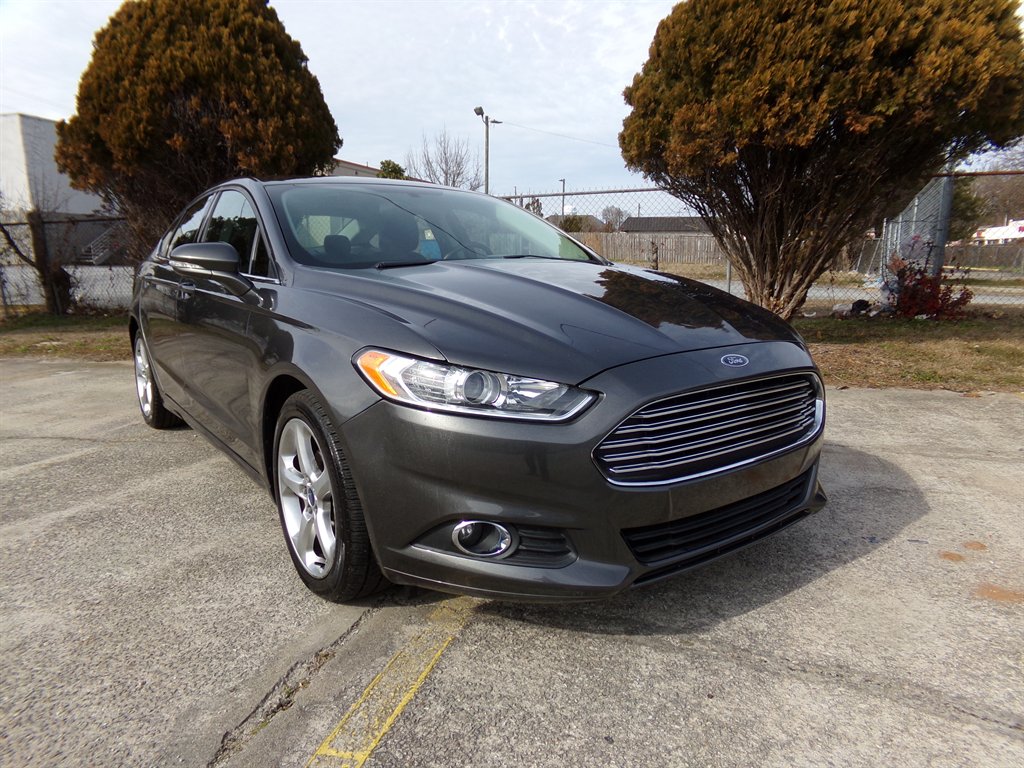 2016 Ford Fusion - $9,500