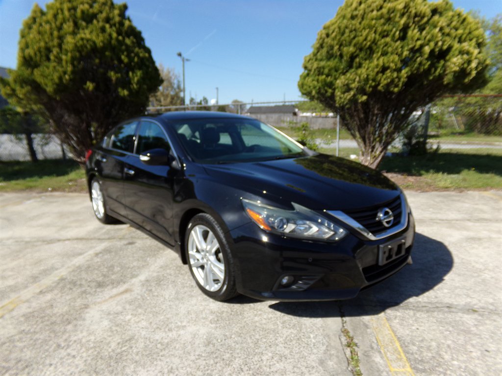 2017 Nissan Altima - $12,500