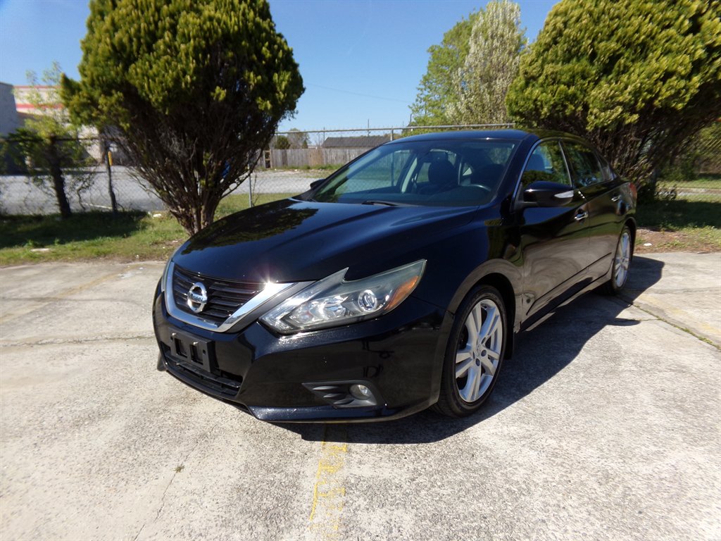 2017 Nissan Altima - $12,500