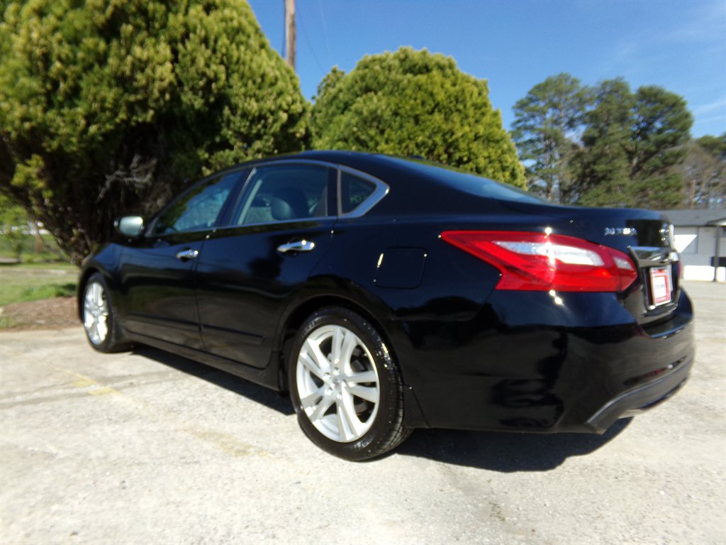 2017 Nissan Altima - $12,500