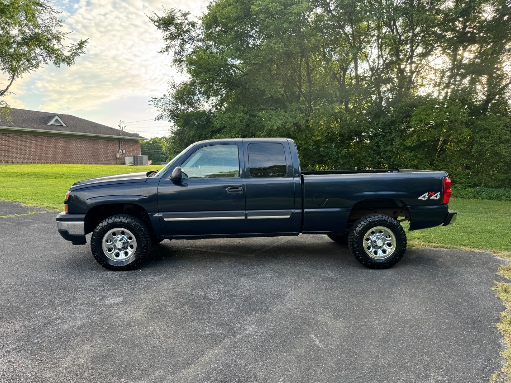 2007 Chevrolet Silverado 1500 Clsc - $12,500