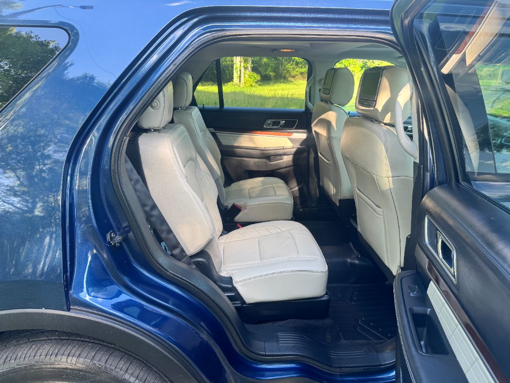 2016 Ford Explorer - $9,995