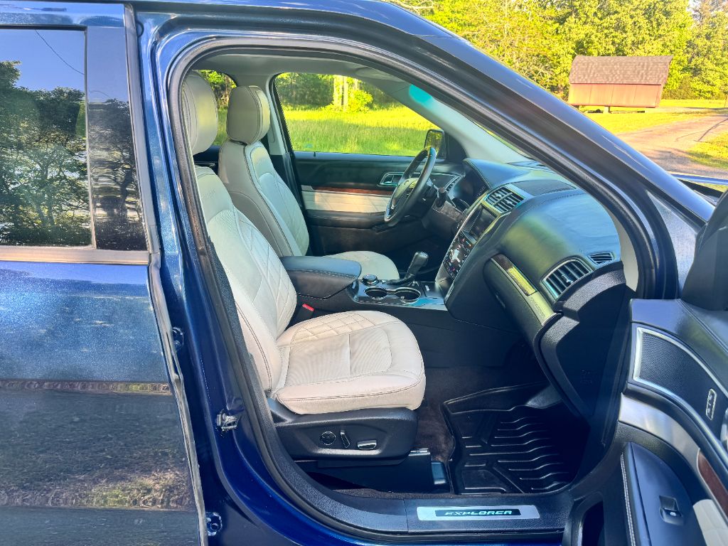 2016 Ford Explorer - $9,995