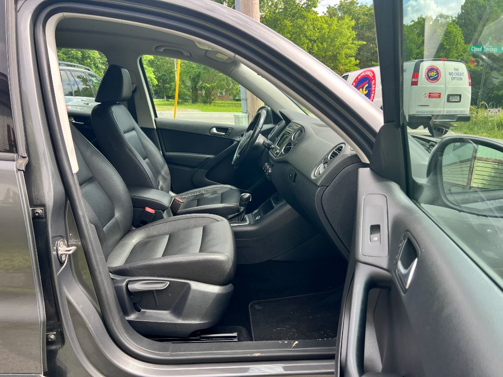 2016 Volkswagen Tiguan S photo