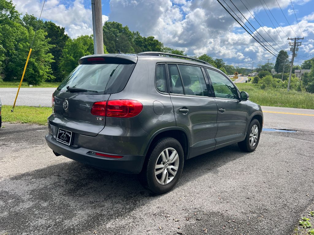 2016 Volkswagen Tiguan S photo