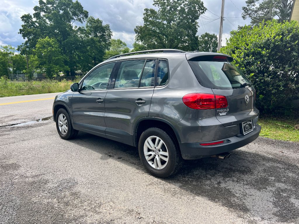 2016 Volkswagen Tiguan S photo