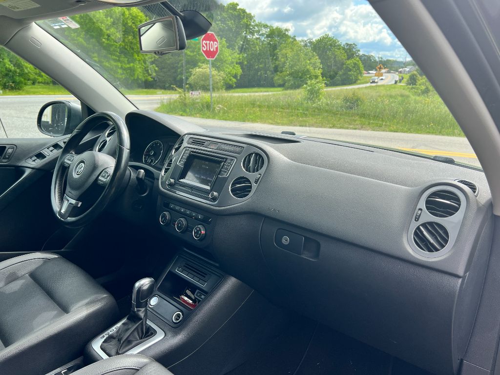2016 Volkswagen Tiguan S photo