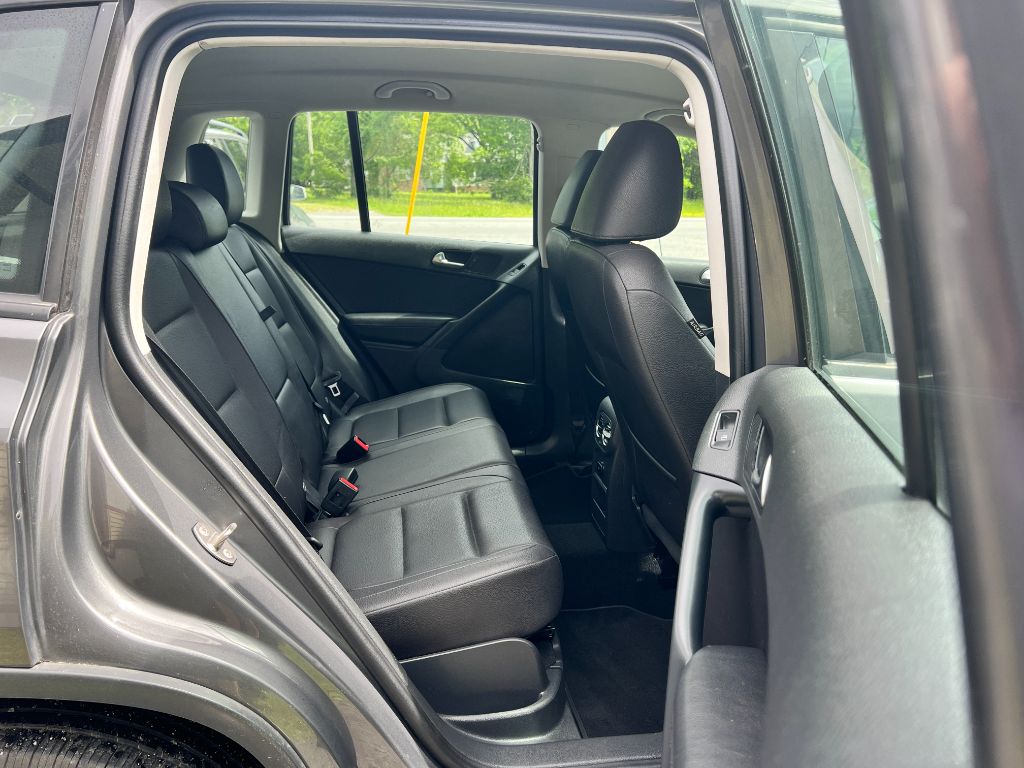 2016 Volkswagen Tiguan S photo