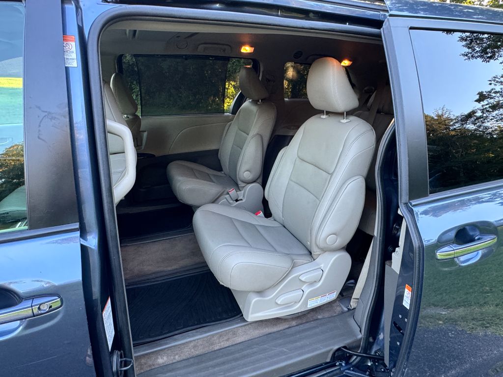 2017 Toyota Sienna - $15,995