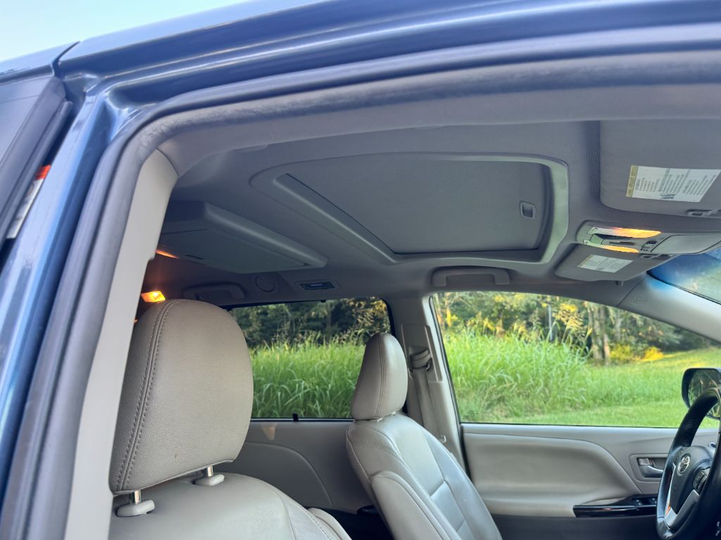 2017 Toyota Sienna - $15,995