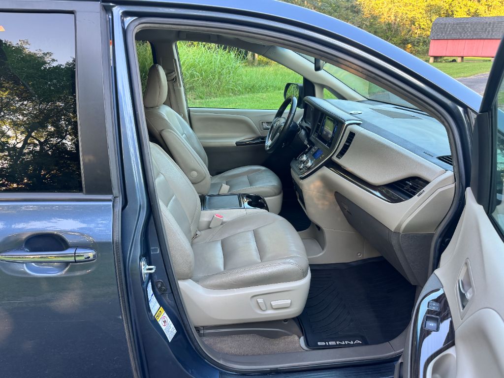 2017 Toyota Sienna - $15,995
