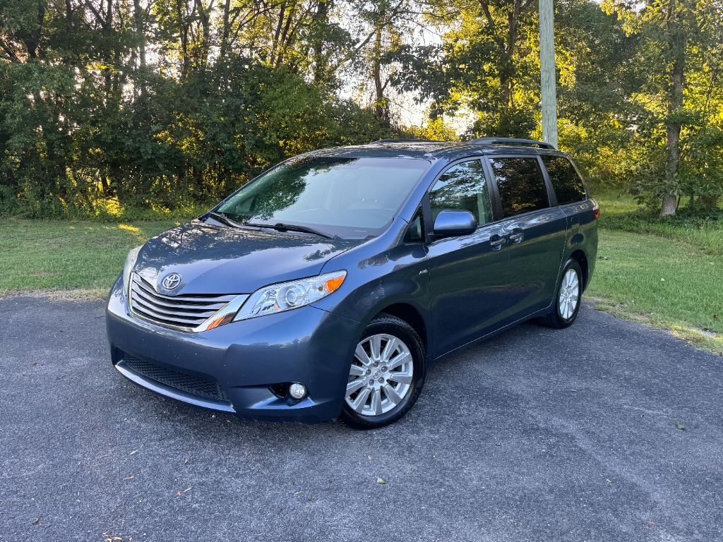 2017 Toyota Sienna - $15,995
