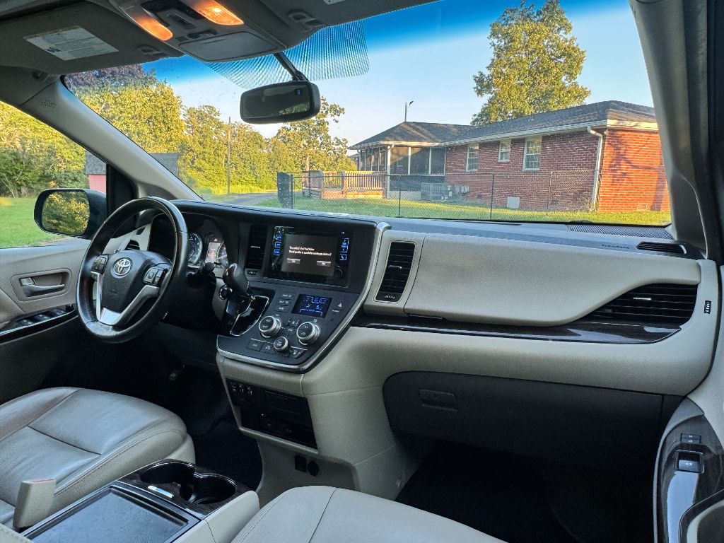2017 Toyota Sienna - $15,995
