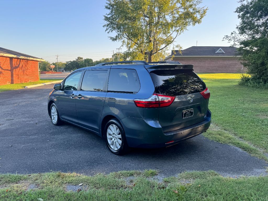 2017 Toyota Sienna - $15,995