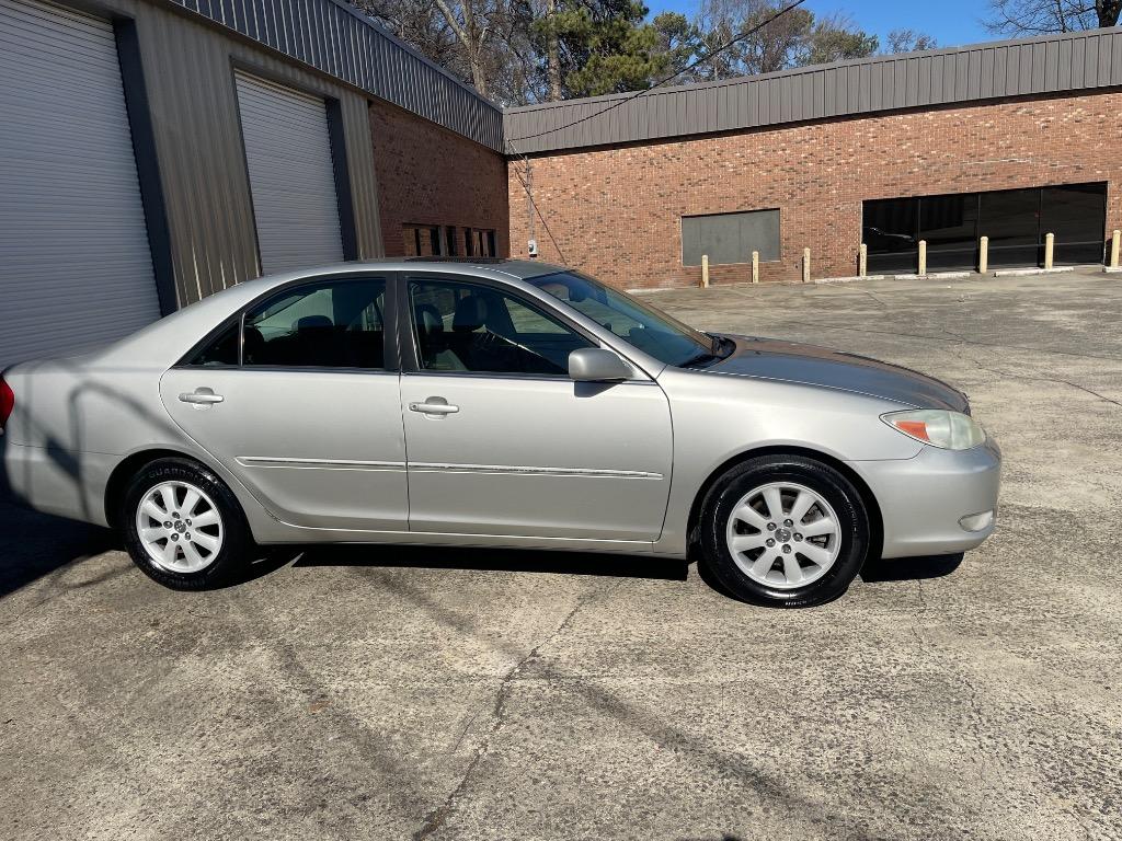 2004 Toyota Camry LE V6 photo