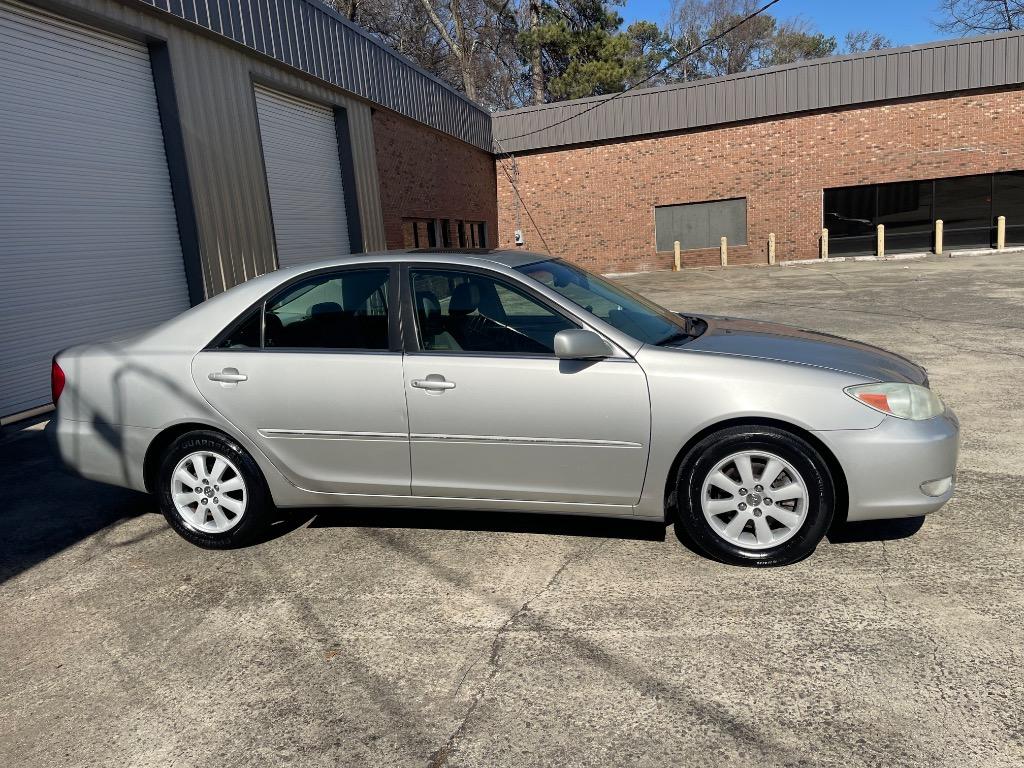 2004 Toyota Camry LE V6 photo
