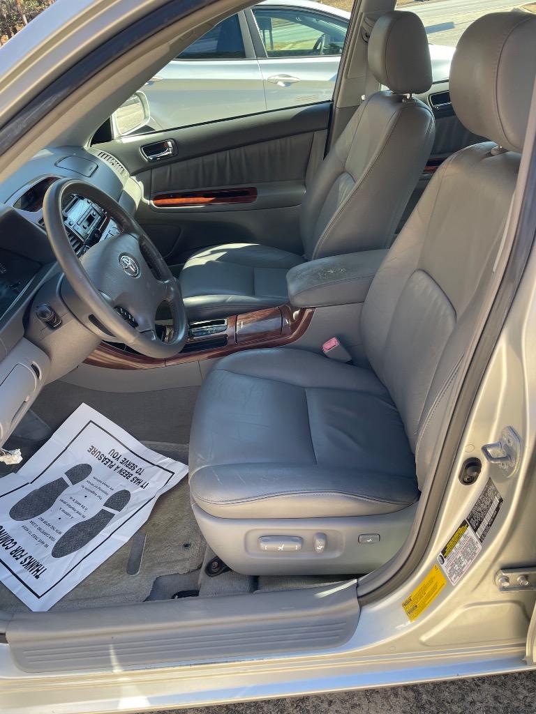 2004 Toyota Camry LE V6 photo