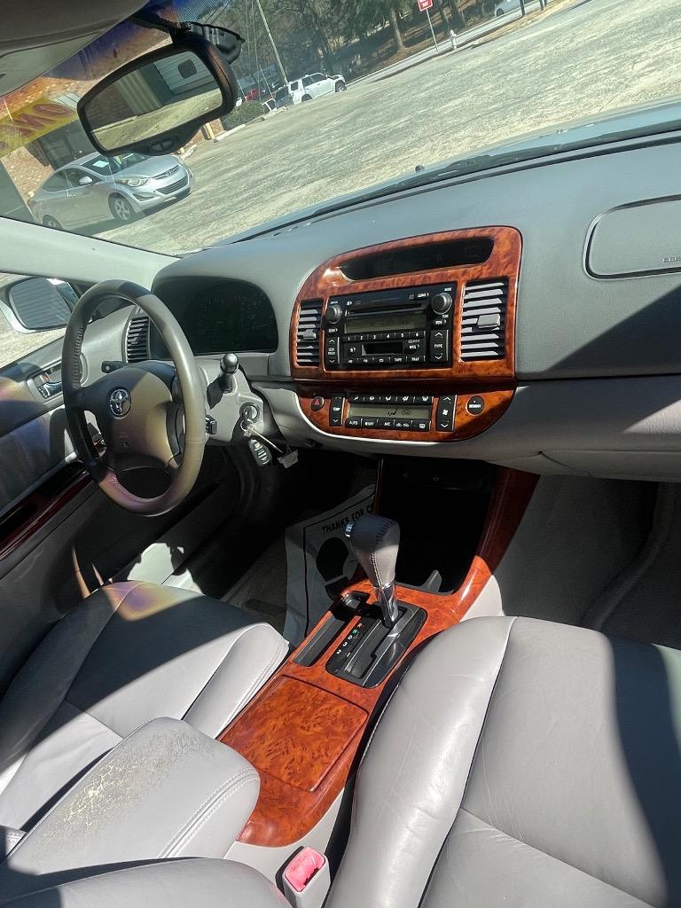 2004 Toyota Camry LE V6 photo