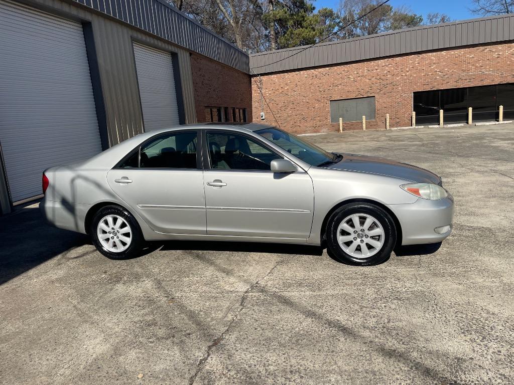 2004 Toyota Camry LE V6 photo