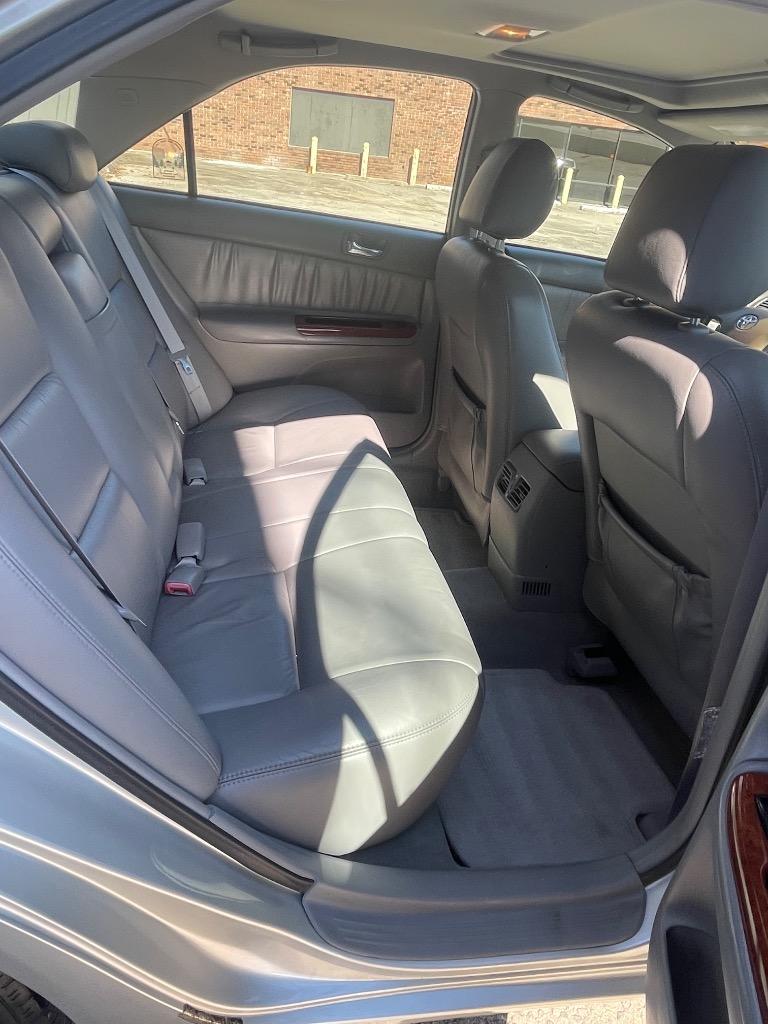 2004 Toyota Camry LE V6 photo