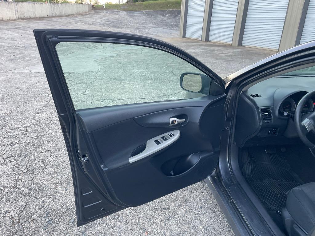 2010 Toyota Corolla photo