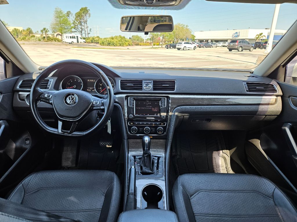 2016 Volkswagen Passat SE photo