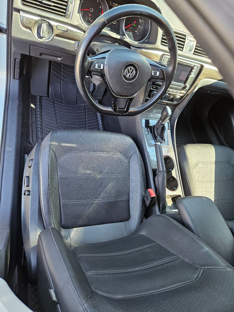 2016 Volkswagen Passat SE photo