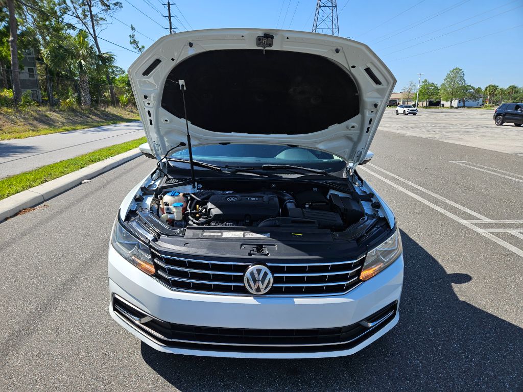 2016 Volkswagen Passat SE photo