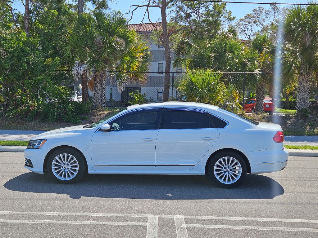 2016 Volkswagen Passat SE photo