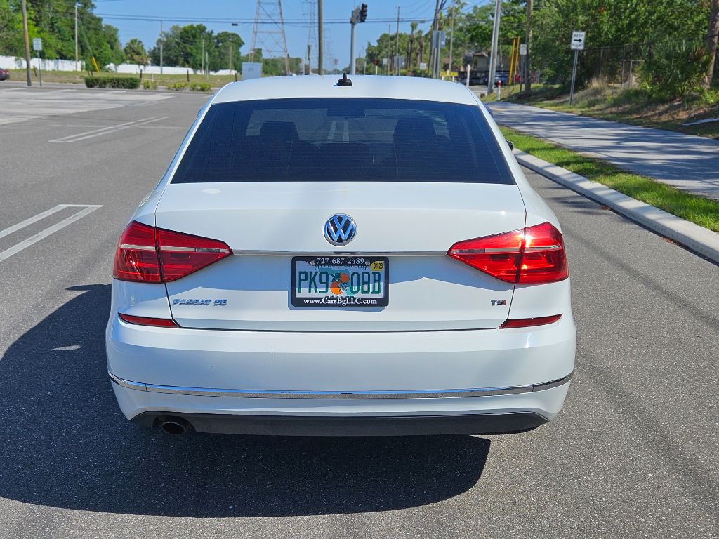 2016 Volkswagen Passat SE photo
