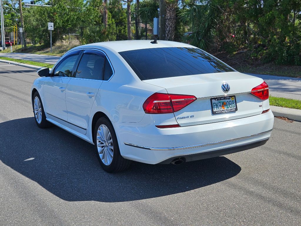 2016 Volkswagen Passat SE photo