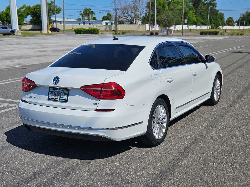 2016 Volkswagen Passat SE photo