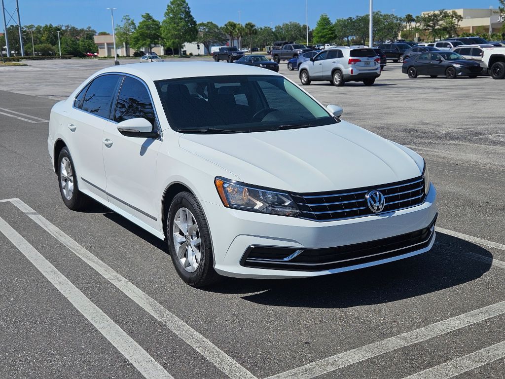 2016 Volkswagen Passat R-Line photo