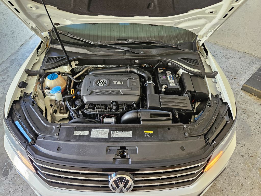 2016 Volkswagen Passat R-Line photo