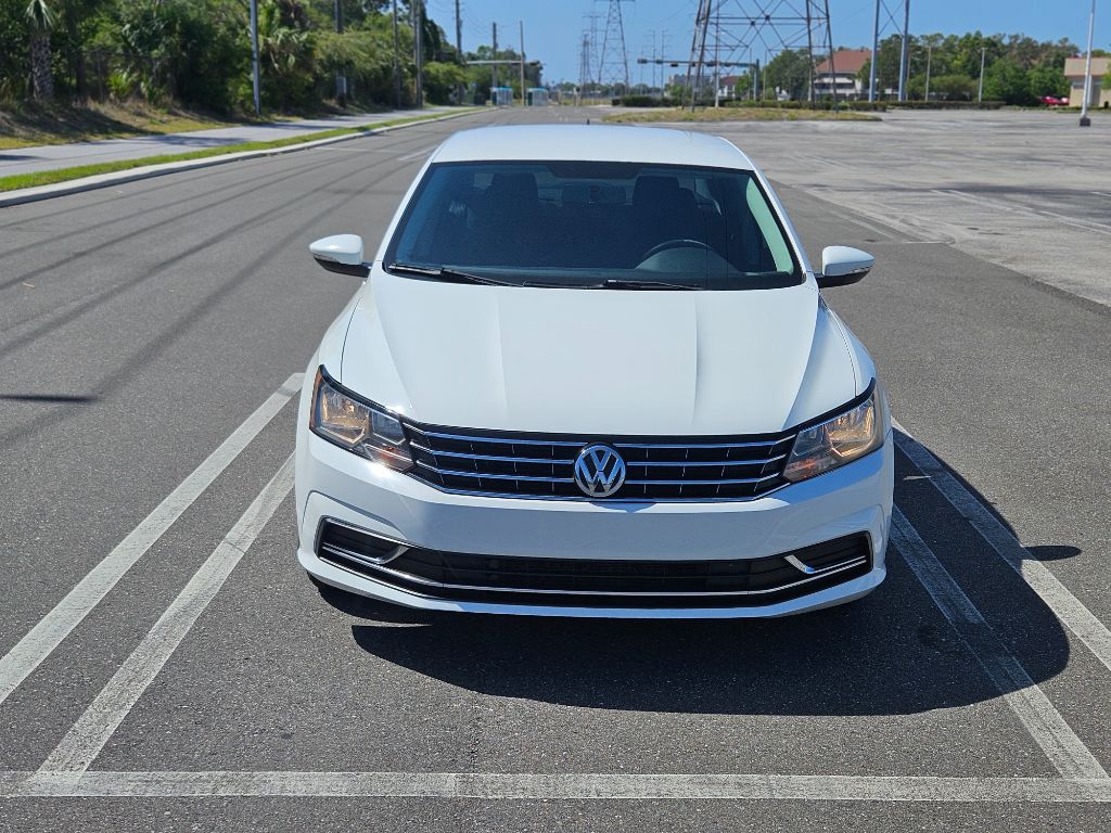 2016 Volkswagen Passat R-Line photo