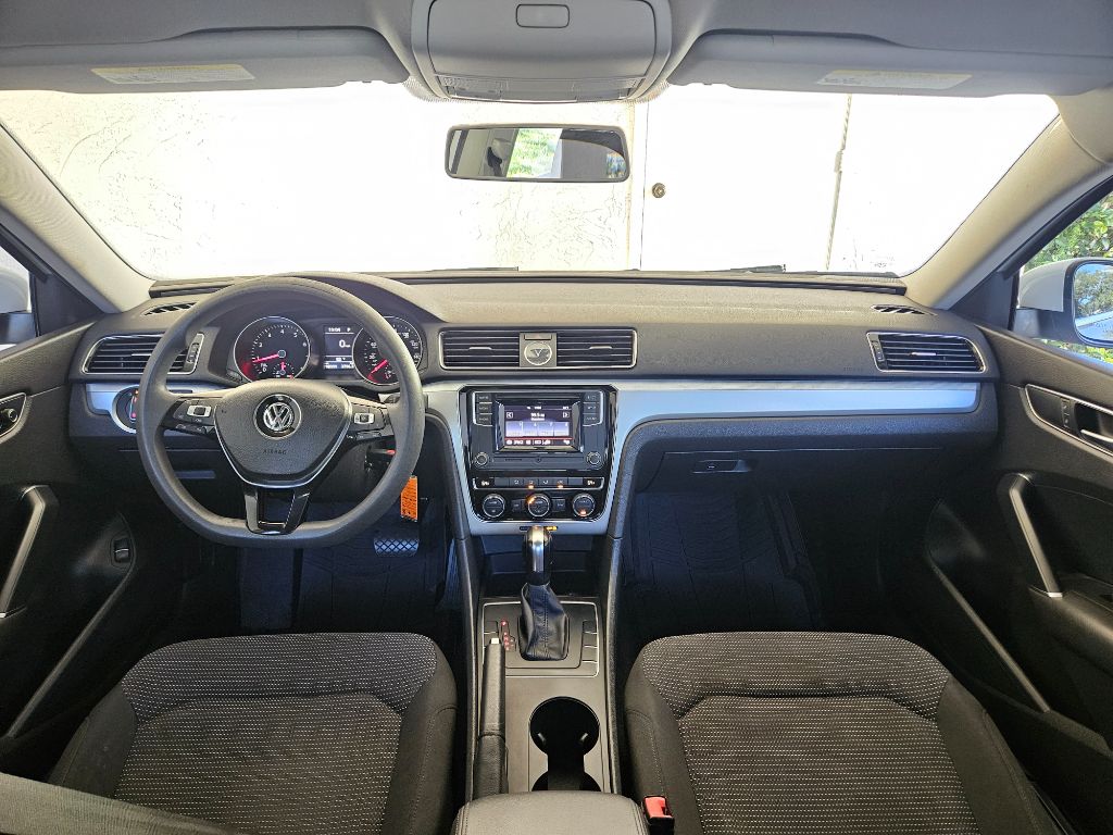 2016 Volkswagen Passat R-Line photo