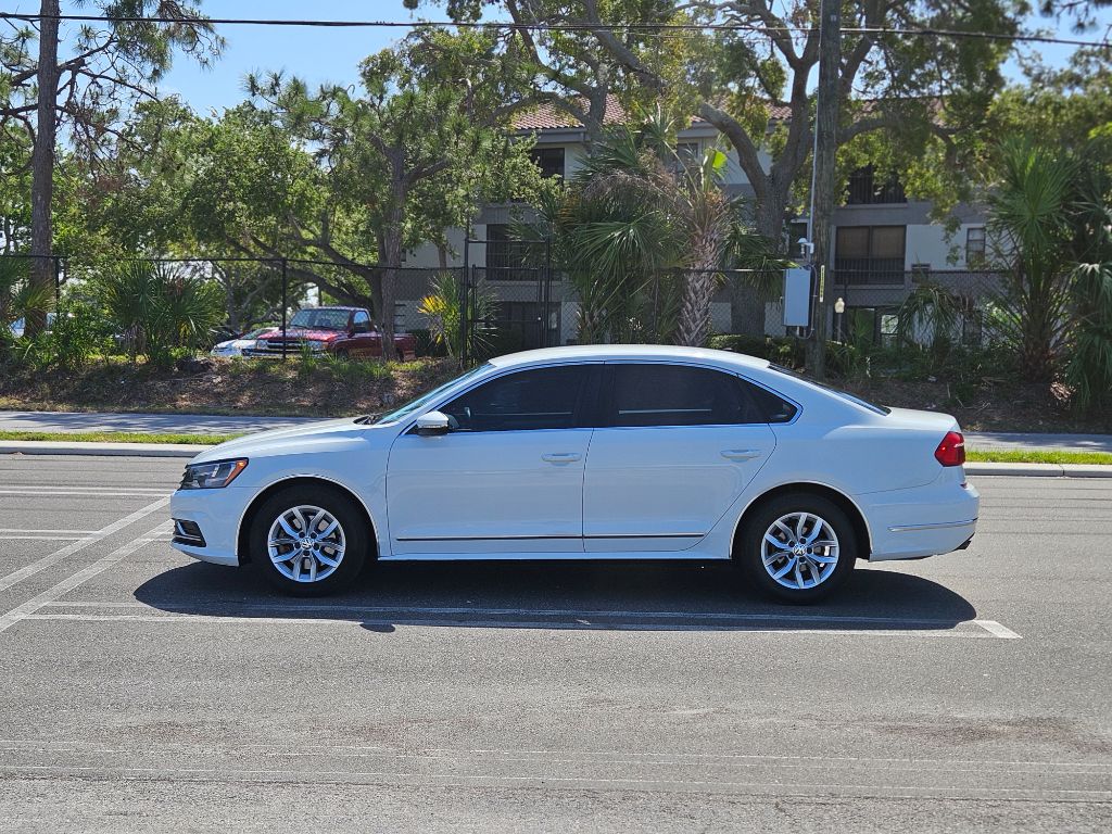 2016 Volkswagen Passat R-Line photo