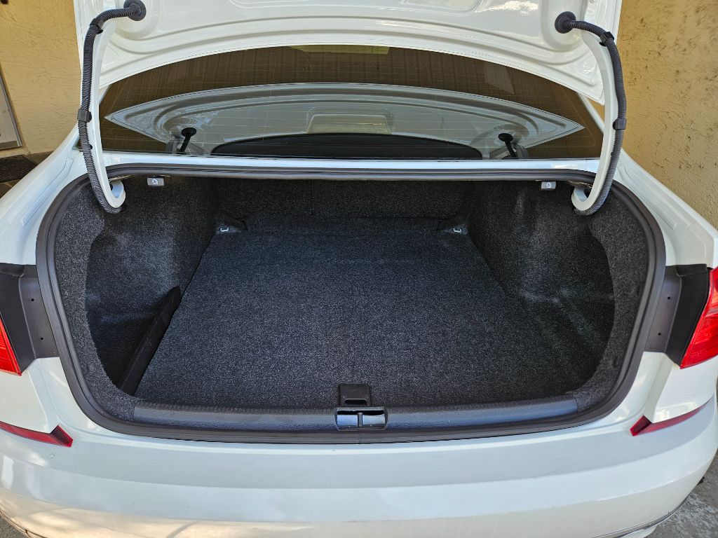 2016 Volkswagen Passat R-Line photo