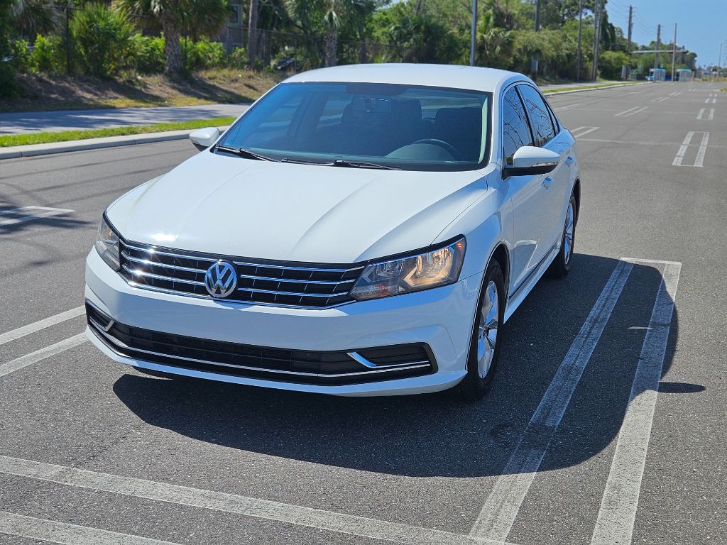 2016 Volkswagen Passat R-Line photo