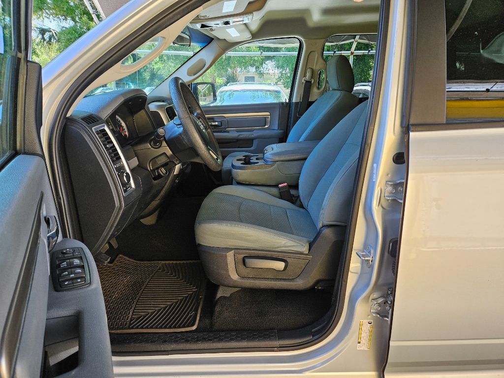 2017 RAM 1500 SLT photo