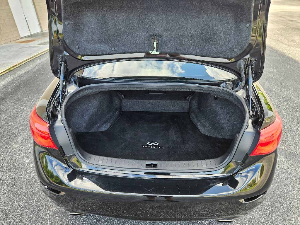2017 INFINITI Q50 - $13,300