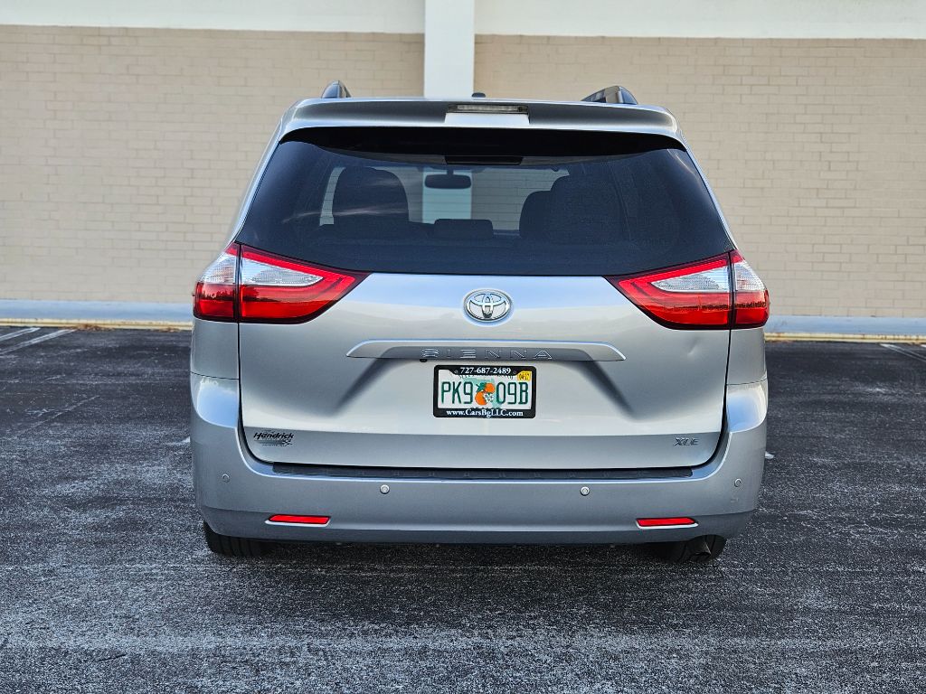 2015 Toyota Sienna - $10,600