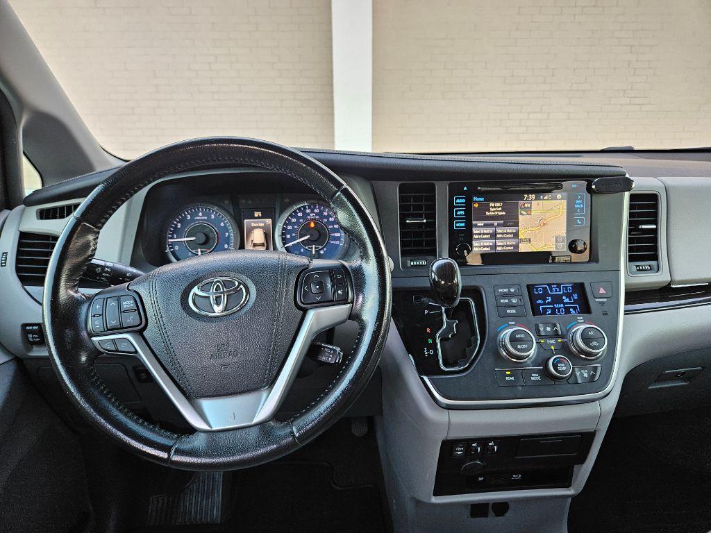 2015 Toyota Sienna - $10,600