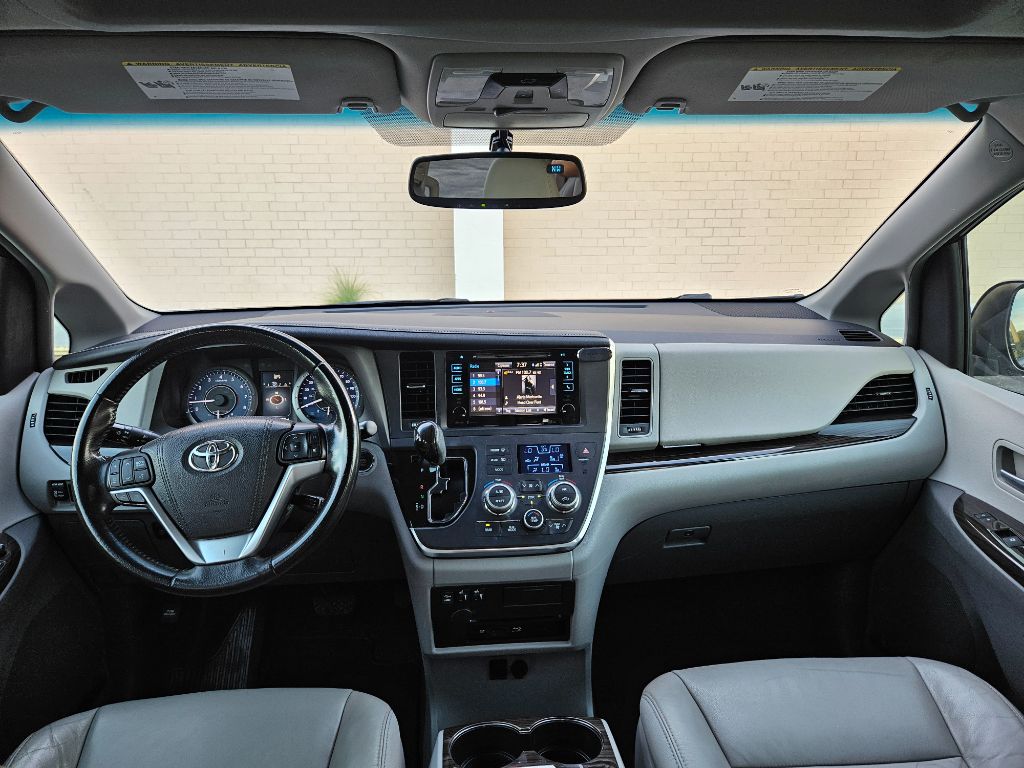 2015 Toyota Sienna - $10,600