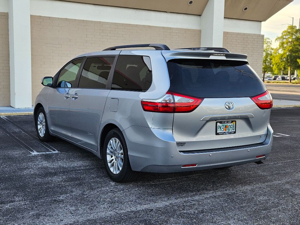 2015 Toyota Sienna - $10,600