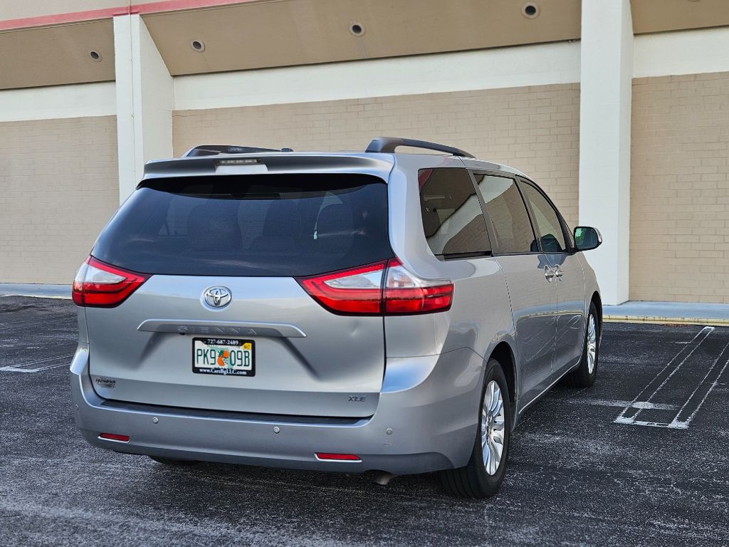 2015 Toyota Sienna - $10,600