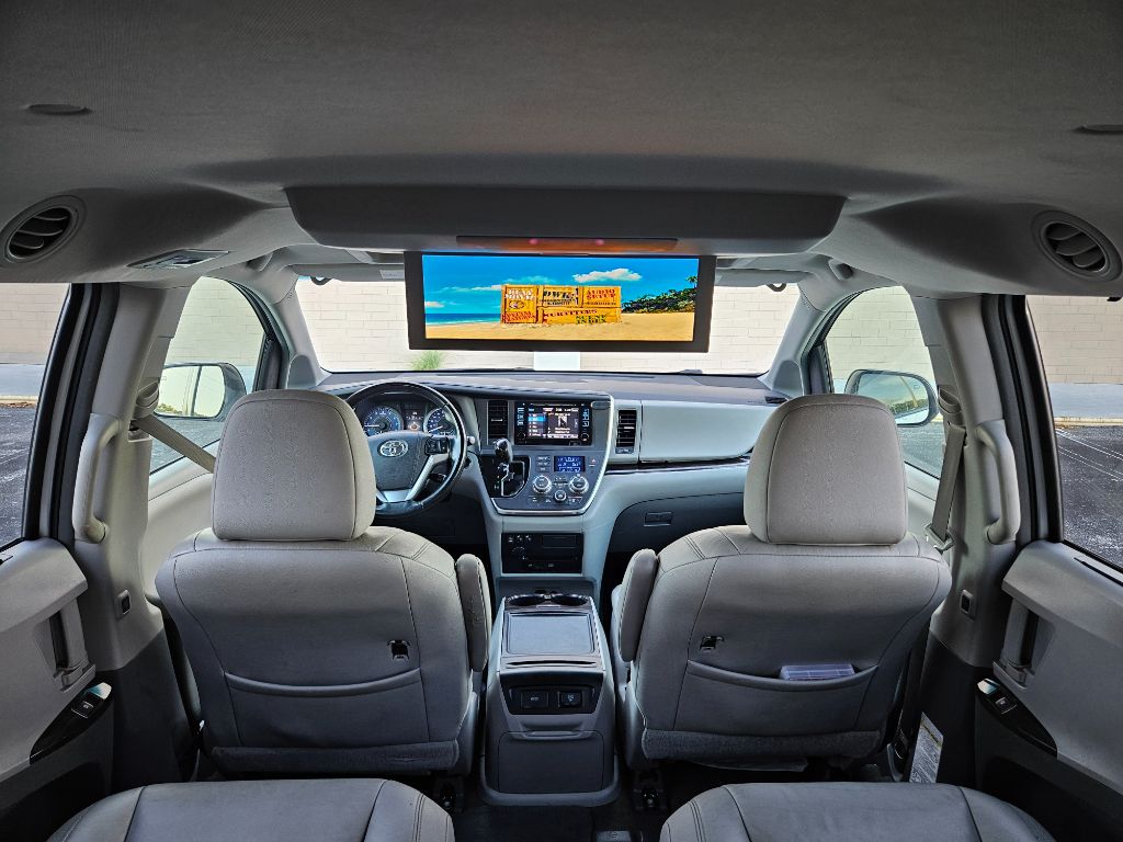 2015 Toyota Sienna - $10,600
