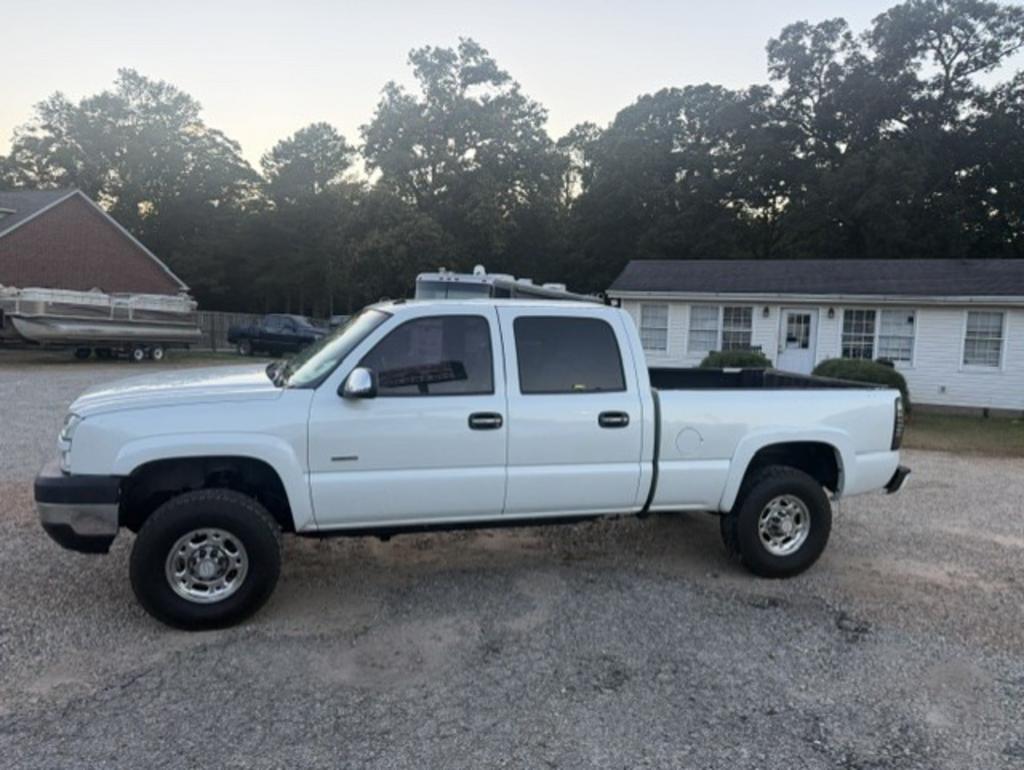 2004 Chevrolet Silverado - $9,500